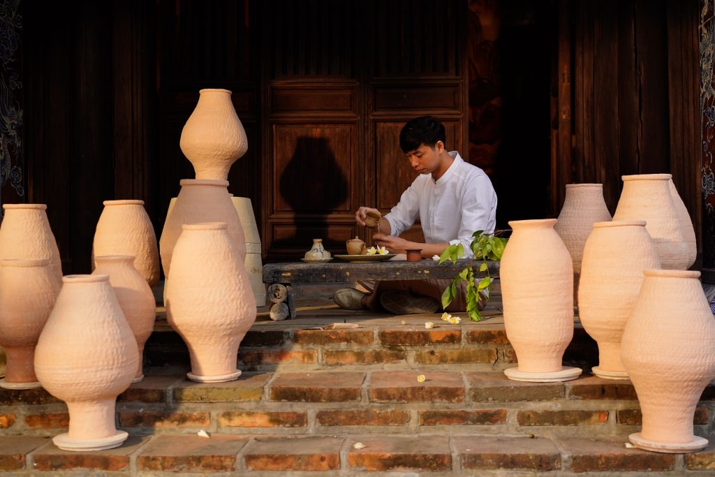 Chiêm ngưỡng tranh gốm độc bản mang tinh thần Phật giáo